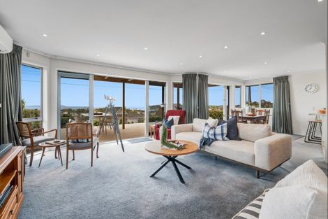 Photo of property in 43 Waiora Road, Stanmore Bay, Whangaparaoa, 0932