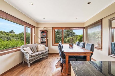 Photo of property in 60 Royal View Road, Te Atatu South, Auckland, 0610