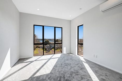 Photo of property in 11a Merida Place, Unsworth Heights, Auckland, 0632