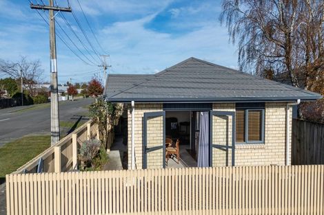 Photo of property in 2 Garrison Street, Carterton, 5713