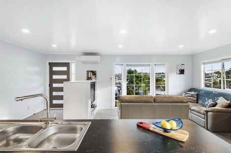 Photo of property in 44 Glenbervie Crescent, Massey, Auckland, 0614