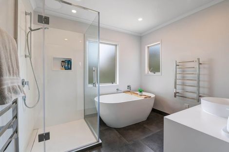 Photo of property in 4 Totara Views Drive, Red Beach, 0932