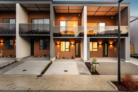 Photo of property in 37 Puihi Crescent, Massey, 0614