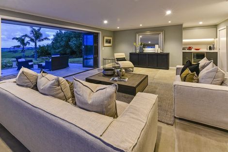 Photo of property in 1568 Old North Road, Helensville, 0875