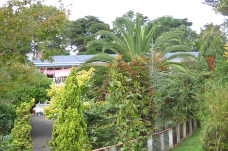 Photo of property in 19 Deane Avenue, Titirangi, Auckland, 0604