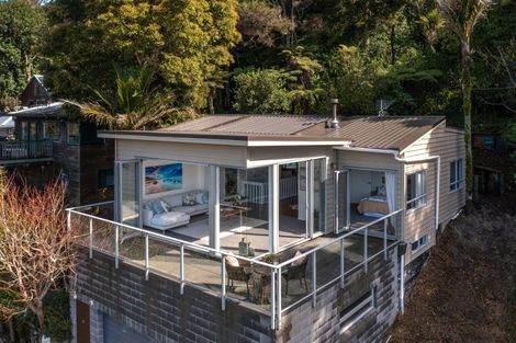 Photo of property in 41 Laingholm Drive, Laingholm, Auckland, 0604