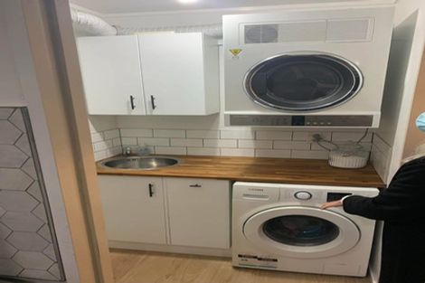 Photo of property in 3/131 Queens Drive, Lyall Bay, Wellington, 6022