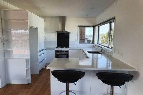 Photo of property in 3/104 East Coast Road, Forrest Hill, Auckland, 0620