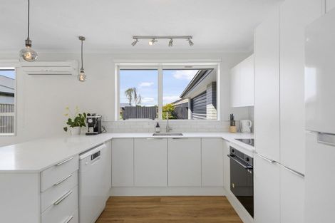 Photo of property in 83a Wilsons Road, Saint Martins, Christchurch, 8022