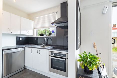 Photo of property in 2/19 Pirie Crescent, Moera, Lower Hutt, 5010