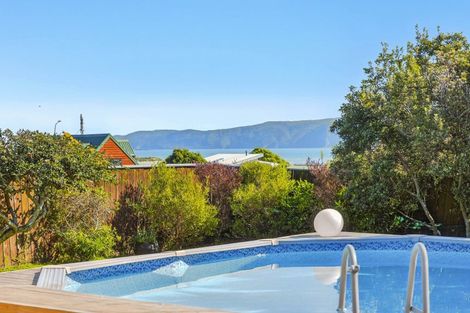 Photo of property in 42 Hicks Crescent, Waikanae Beach, Waikanae, 5036