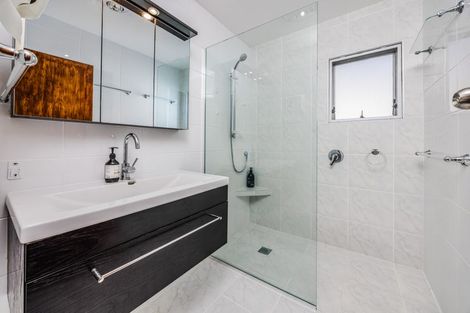 Photo of property in 15 Fields Road, Manurewa, Auckland, 2102