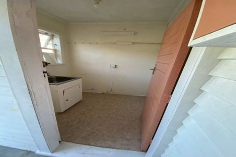 Photo of property in 158f1 Newlands Road, Newlands, Wellington, 6037