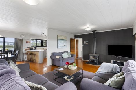 Photo of property in 48 Parkhurst Road, Helensville, 0874