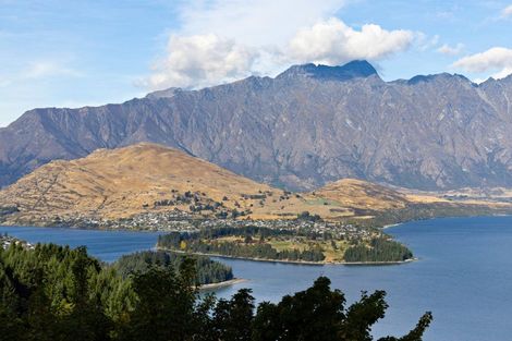 Photo of property in 1 Von Place, Fernhill, Queenstown, 9300