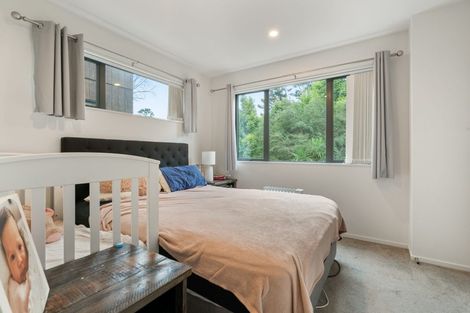 Photo of property in 75 Morihana Close, Glen Eden, 0602