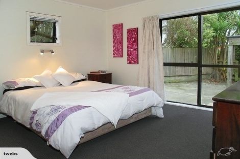 Photo of property in 32 Leadley Lane, Tawa, Wellington, 5028