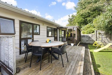 Photo of property in 6 Winstone Place, Highlands Park, New Plymouth, 4312