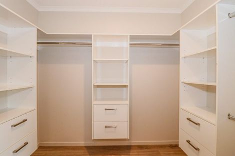 Photo of property in 16 Kinmont Rise, East Tamaki Heights, Auckland, 2016