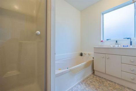 Photo of property in 1/11 Atlantis Place, Totara Vale, Auckland, 0629