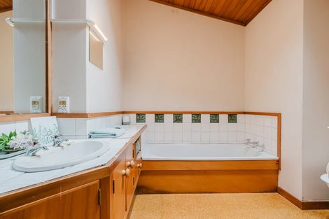 Photo of property in 134 Lake Crescent, Hamilton Lake, Hamilton, 3204