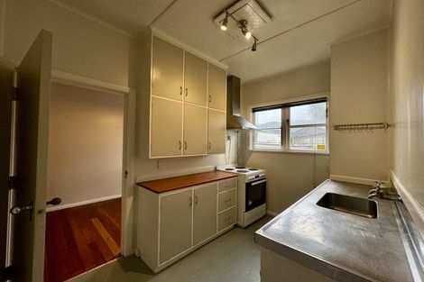 Photo of property in 111 Cambridge Terrace, Fairfield, Lower Hutt, 5011