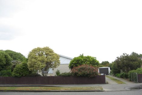 Photo of property in 32 Medina Crescent, Parklands, Christchurch, 8083