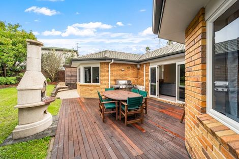 Photo of property in 27 Ponderosa Drive, Oteha, Auckland, 0632