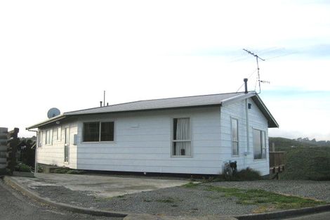 Photo of property in 21 Sunhaven Drive, Newlands, Wellington, 6037