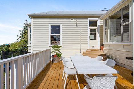 Photo of property in 13 Roslyn Road, Bluff Hill, Napier, 4110