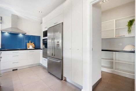 Photo of property in 13 Corsica Way, Karaka, Papakura, 2113