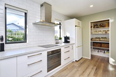 Photo of property in 7 Peter Place, Rangiora, 7400