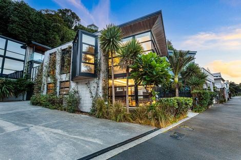 Photo of property in 377a Karaka Bay Road, Karaka Bays, Wellington, 6022