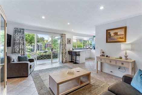 Photo of property in 1 Pelican Lane, Unsworth Heights, Auckland, 0632