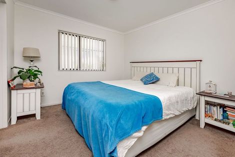 Photo of property in 121 Keri Vista Rise, Papakura, 2110