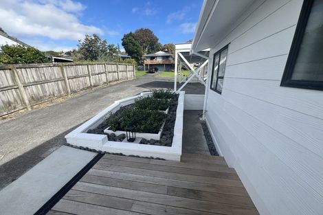Photo of property in 1/54 Trias Road, Totara Vale, Auckland, 0629