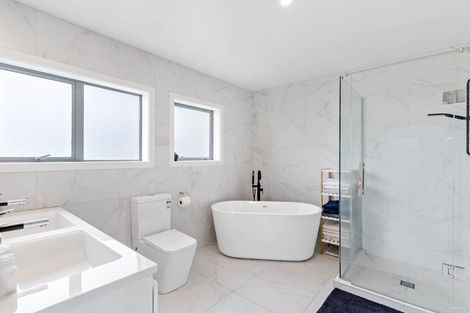 Photo of property in 33 Garadice Road, Rothesay Bay, Auckland, 0630