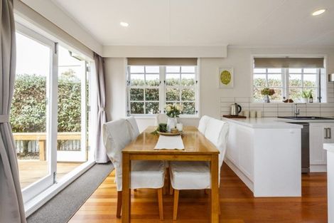 Photo of property in 10 Rhodes Drive, Kelvin Grove, Palmerston North, 4414