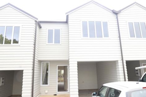 Photo of property in 2/30 John Jennings Drive, Oteha, Auckland, 0632