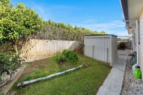 Photo of property in 12 Kathleen Reece Place, Waiuku, 2123