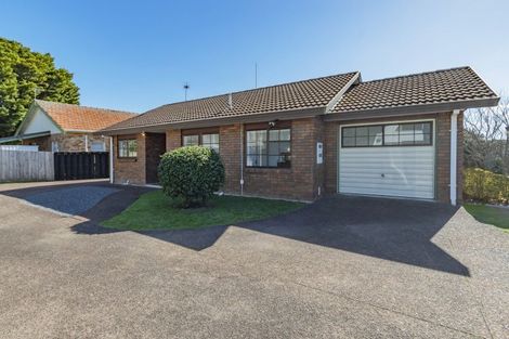 Photo of property in 2/10 Great South Road, Papakura, 2110