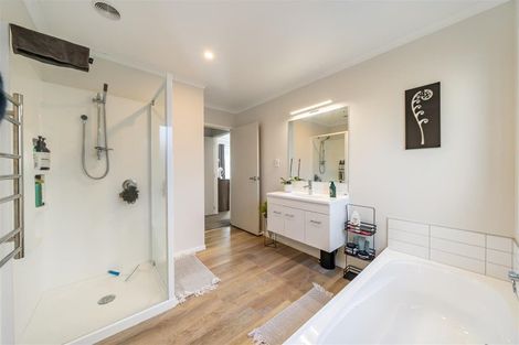 Photo of property in 2 Pattullo Crescent, Wallaceville, Upper Hutt, 5018