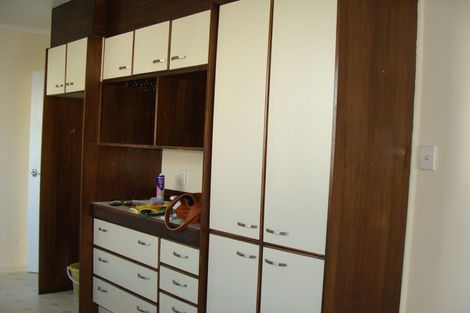 Photo of property in 90 Edgewater Drive, Pakuranga, Auckland, 2010