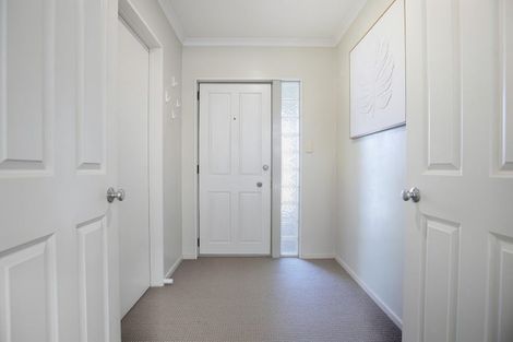 Photo of property in 5 Kawaroa Close, New Plymouth, 4310
