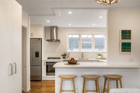 Photo of property in 33 Muir Avenue, Mangere Bridge, Auckland, 2022