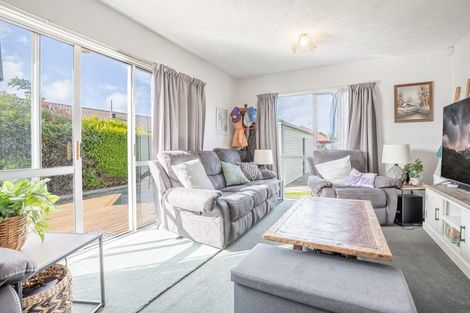 Photo of property in 73 Arcon Drive, Broomfield, Christchurch, 8042