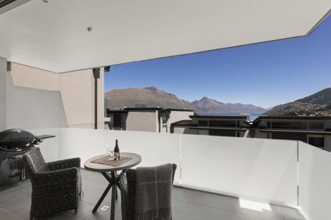 Photo of property in The Beeches Apartments, 4/60 Hallenstein Street, Queenstown, 9300