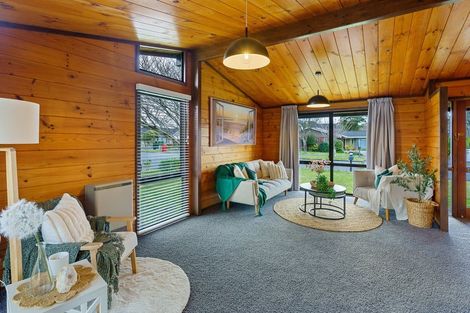 Photo of property in 21 Awanui Drive, Waikanae, 5036