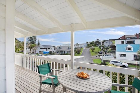Photo of property in 21 Du Fresne Place, Russell, 0202