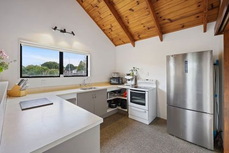 Photo of property in 2/11 Hosking Place, Clarks Beach, 2122